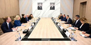 Nazir Rəşad Nəbiyev ABŞ Beynəlxalq İnkişaf Maliyyə Korporasiyasının baş siyasət direktoru ilə görüşüb