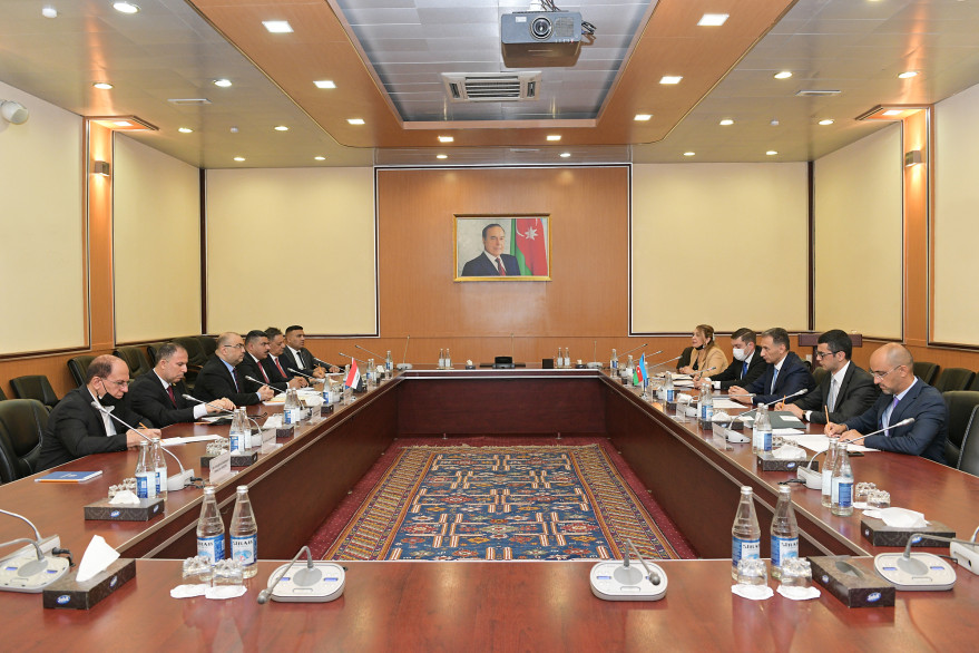 Minister Rashad Nabiyev meets with Iraqi Communications Minister Arkan Al-Shaibani