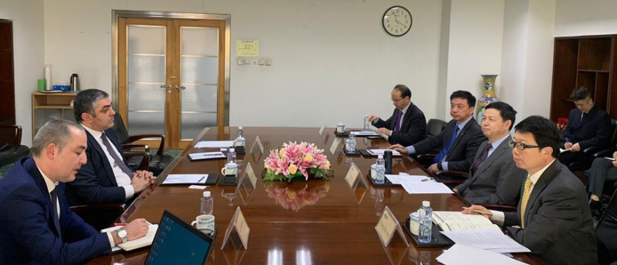 Minister Ramin Guluzade meets with heads of Huawei and China Telecom in China