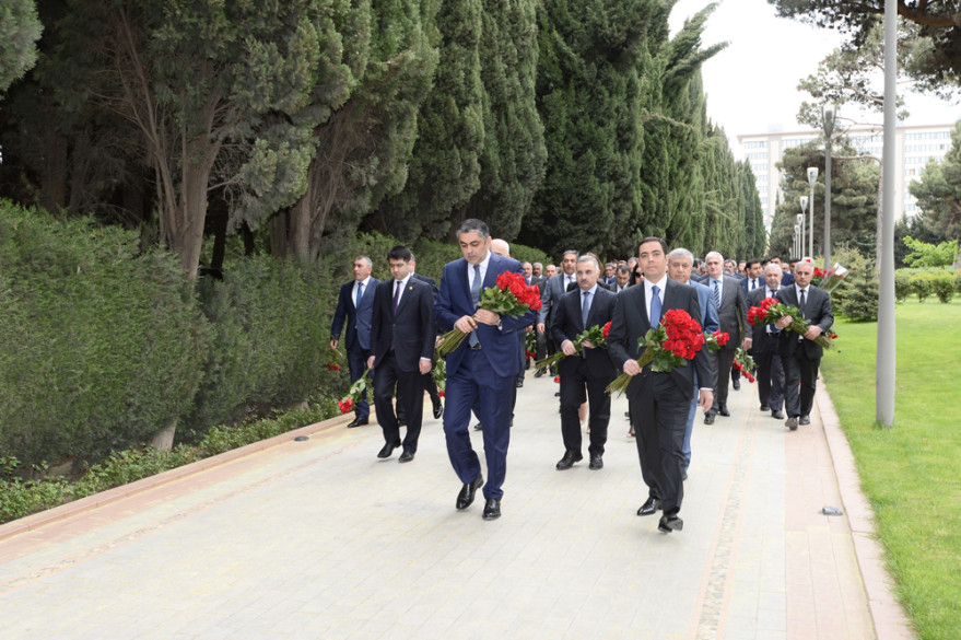 В Министерстве транспорта, связи и высоких технологий состоялась церемония почтения памяти по случаю 94-й годовщины со дня рождения Гейдара Алиева