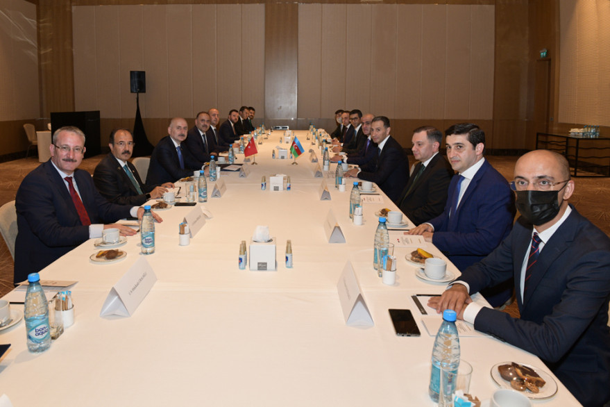 Minister Rashad Nabiyev met with Turkish minister of transport and infrastructure
