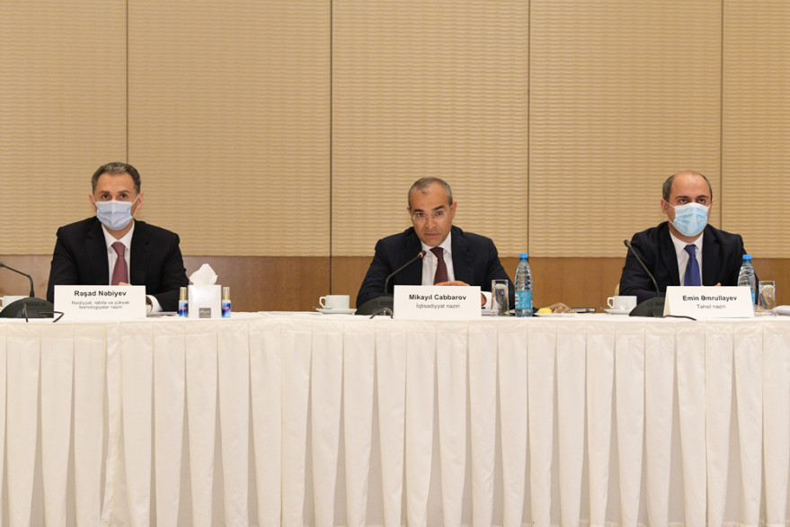 “Təhsil, innovasiyalar və iqtisadiyyat” mövzusunda panel müzakirəsi keçirilib