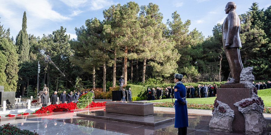 Ministry’s staff visited tomb of Great Leader Heydar Aliyev