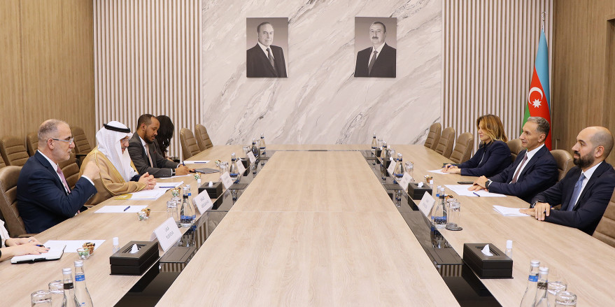 Nazir Rəşad Nəbiyev İslam İnkişaf Bankı qrupunun sədri Məhəmməd Süleyman Əl-Casir ilə görüşüb