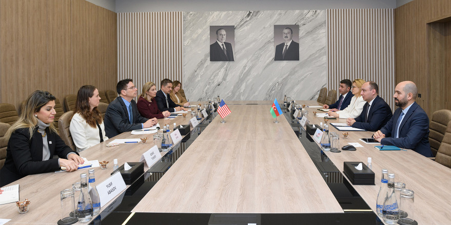 Rəqəmsal İnkişaf və Nəqliyyat Nazirliyində ABŞ nümayəndə heyəti ilə görüş keçirilib