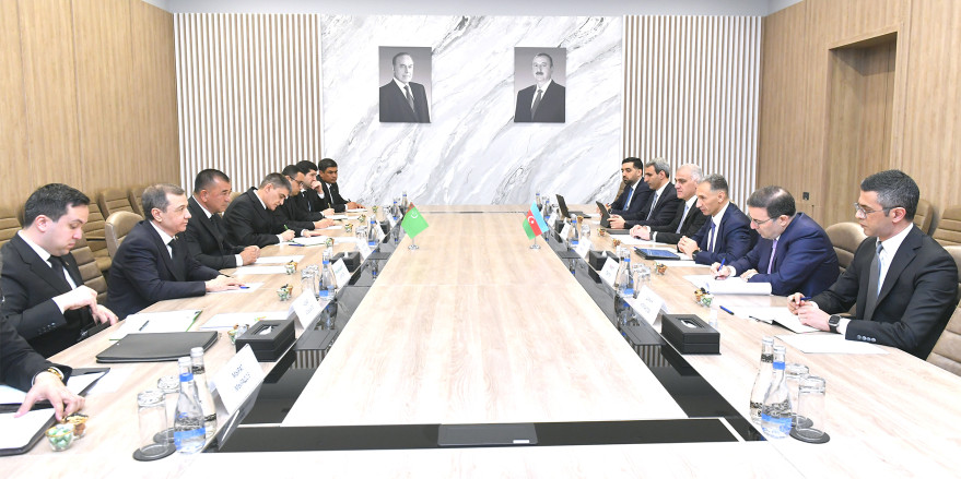 Minister Rashad Nabiyev Meets with Turkmen Delegation