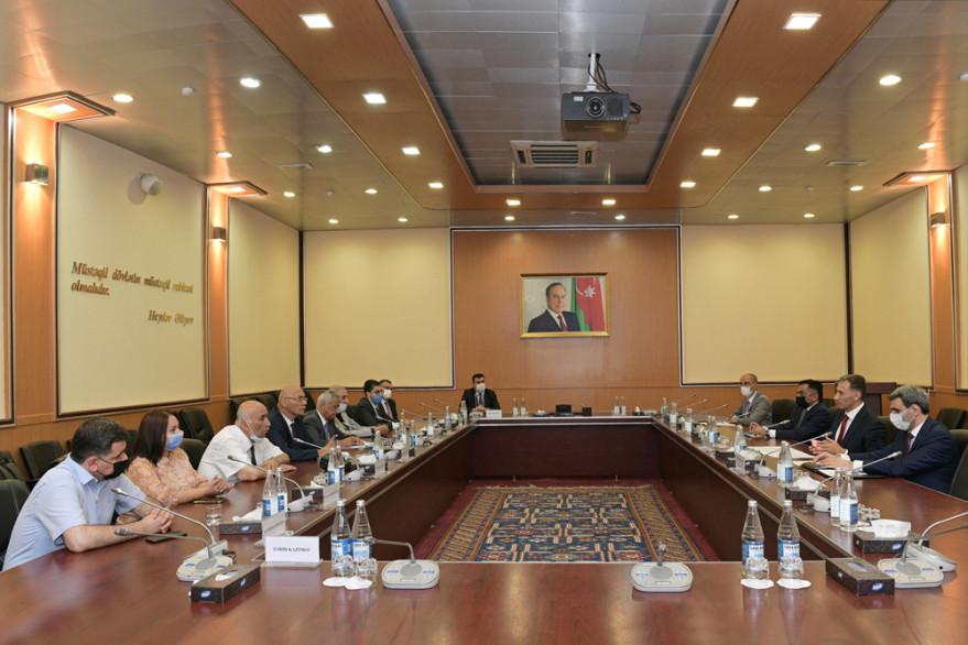 Министр Рашад Набиев встретился с членами Общественного совета при Министерстве транспорта, связи и высоких технологий